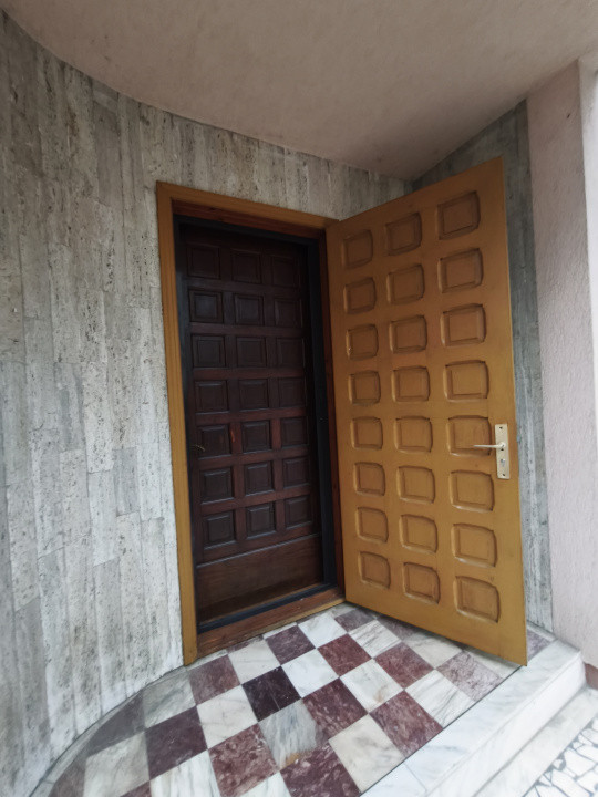 De închiriat: casă spațioasă cu terasă și garaj – Domenii