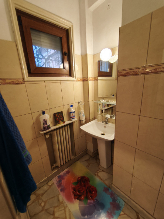 De închiriat: casă spațioasă cu terasă și garaj – Domenii