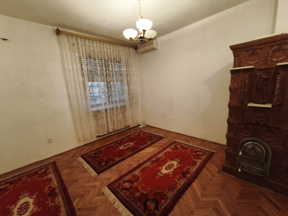 De închiriat: casă spațioasă cu terasă și garaj – Domenii