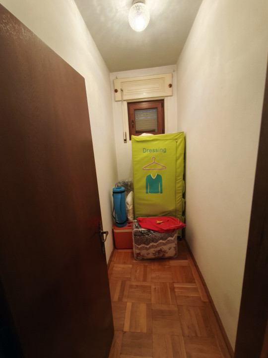 De închiriat: casă spațioasă cu terasă și garaj – Domenii