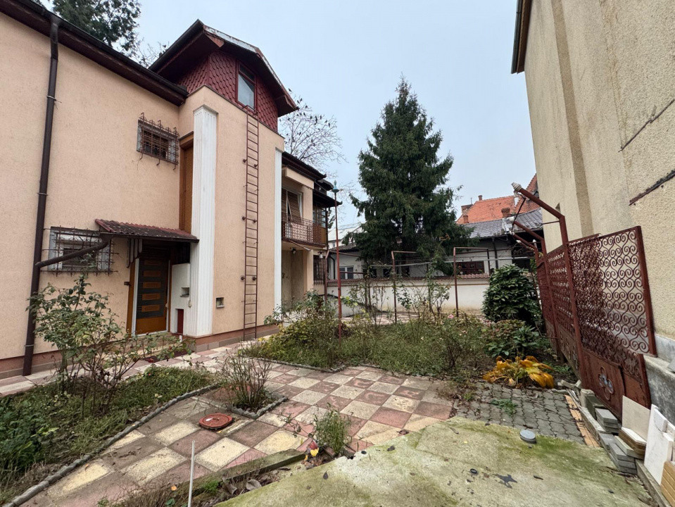 De închiriat: casă spațioasă cu terasă și garaj – Domenii