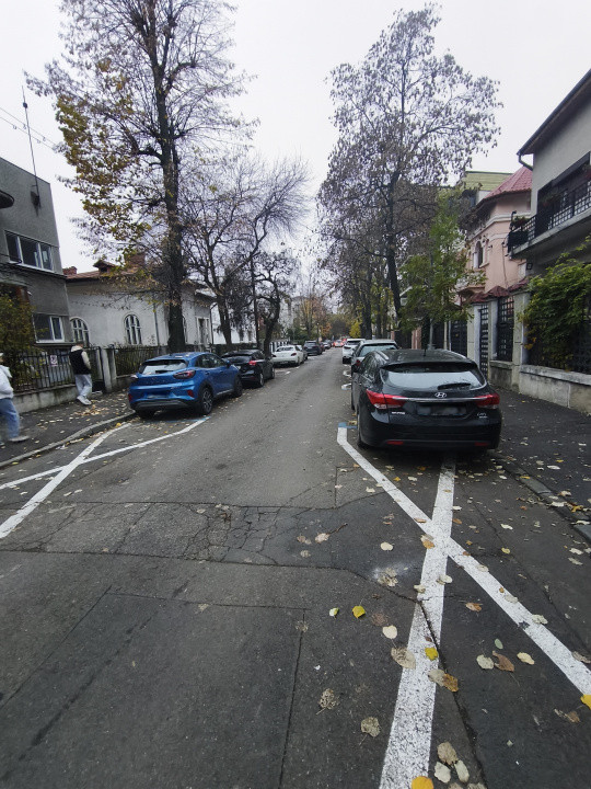 De închiriat: casă spațioasă cu terasă și garaj – Domenii