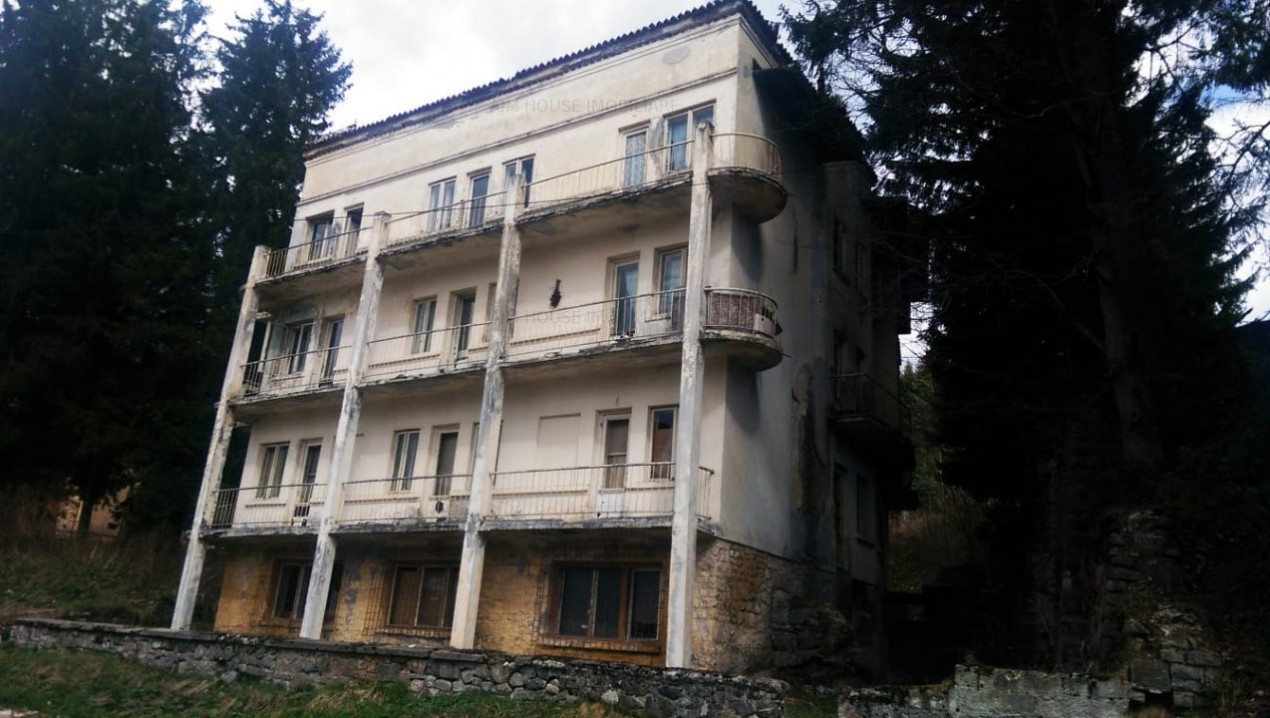 Teren 10.000 mp cu tripla deschidere pretabil pensiune/azil.