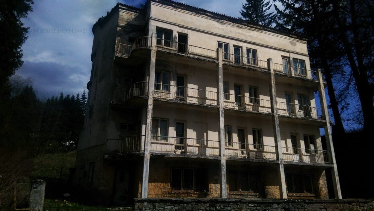 Teren 10.000 mp cu tripla deschidere pretabil pensiune/azil.