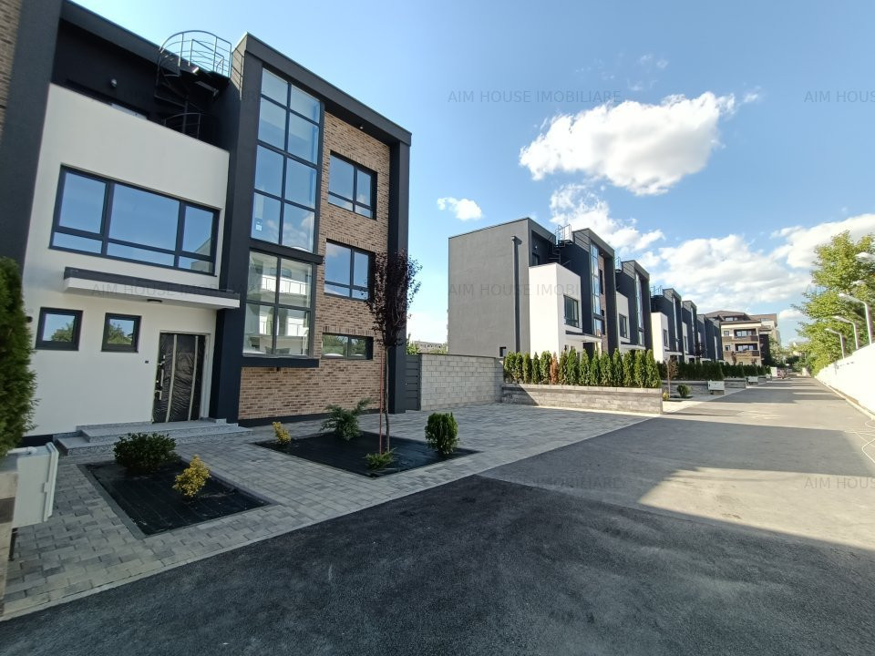 Vila in triplex Baneasa-Vatra Noua Sisesti.