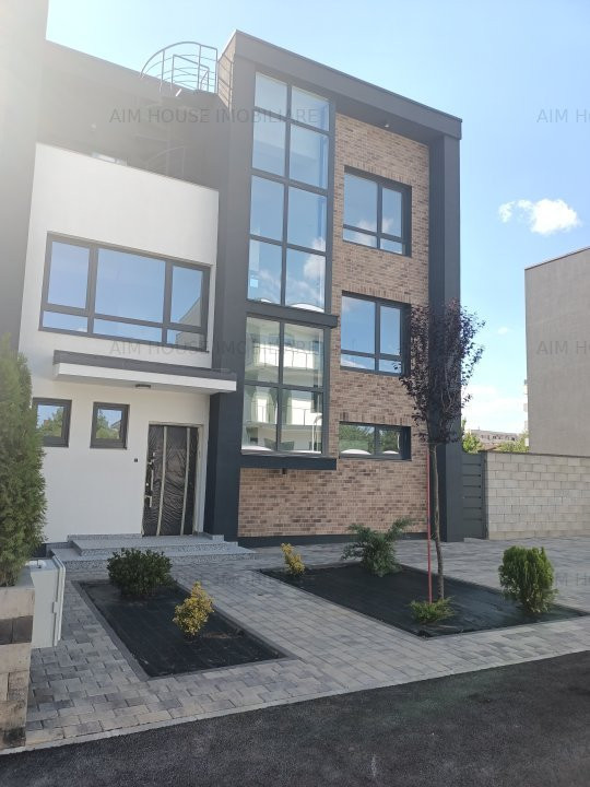 Vila in triplex Baneasa-Vatra Noua Sisesti.