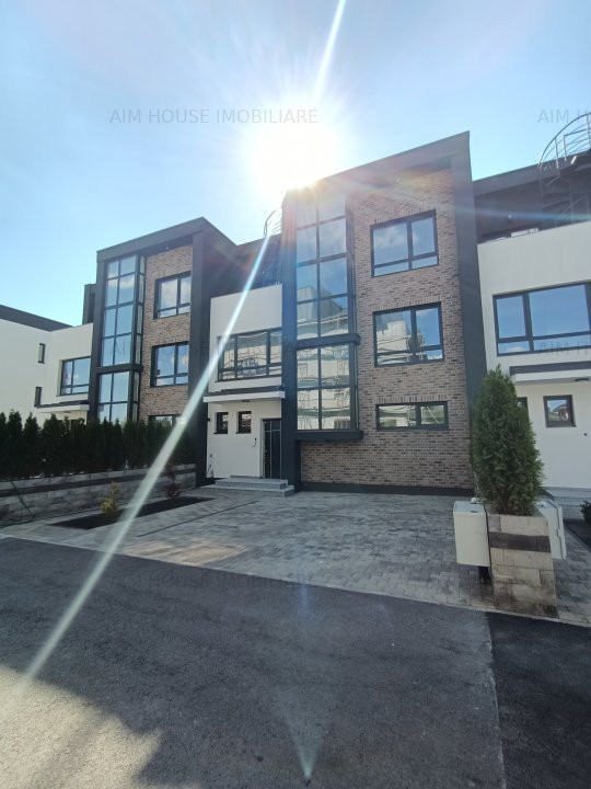 Vila in triplex Baneasa-Vatra Noua Sisesti.
