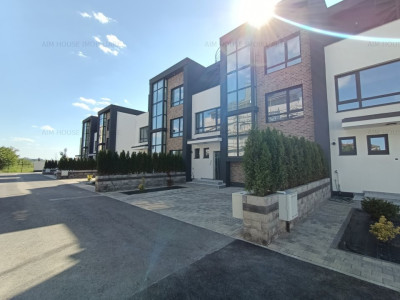 Vila in triplex Baneasa-Vatra Noua Sisesti.