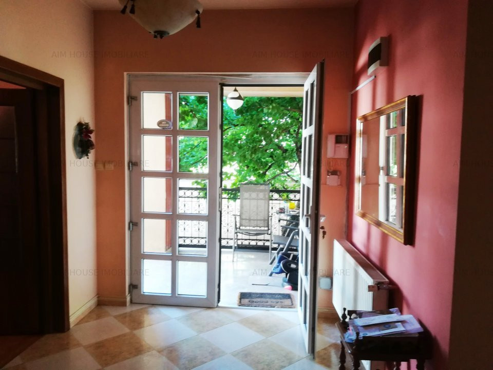 Bucurestii Noi-Bd. Gloriei-Damaroaia Casa cu teren pe colt de vanzare/inchiriere