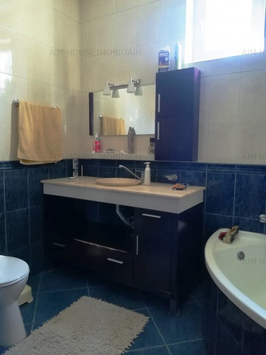 Bucurestii Noi-Bd. Gloriei-Damaroaia Casa cu teren pe colt de vanzare/inchiriere