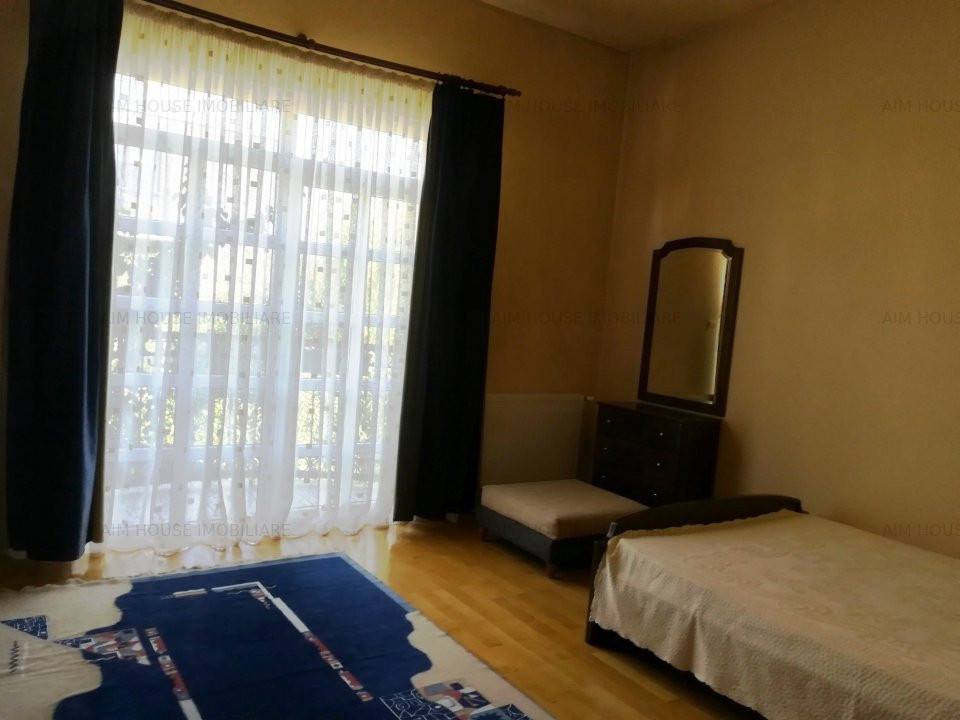Bucurestii Noi-Bd. Gloriei-Damaroaia Casa cu teren pe colt de vanzare/inchiriere