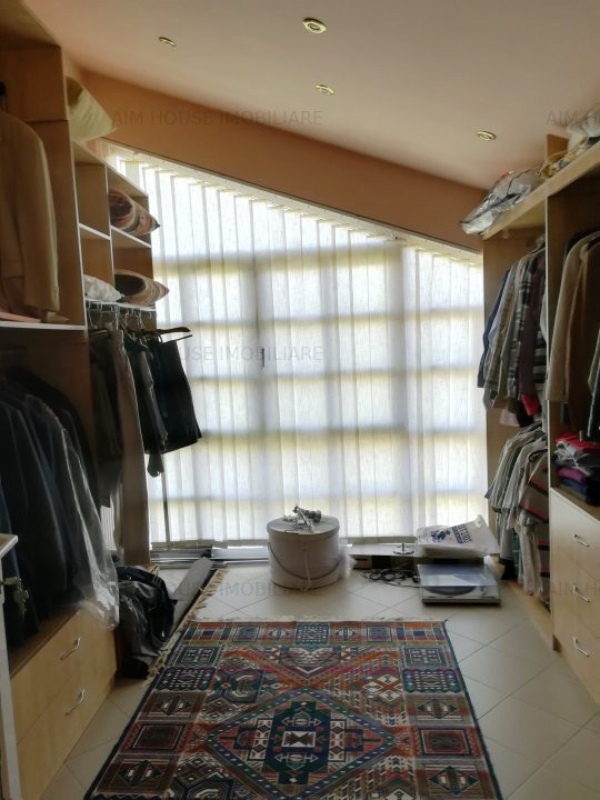 Bucurestii Noi-Bd. Gloriei-Damaroaia Casa cu teren pe colt de vanzare/inchiriere