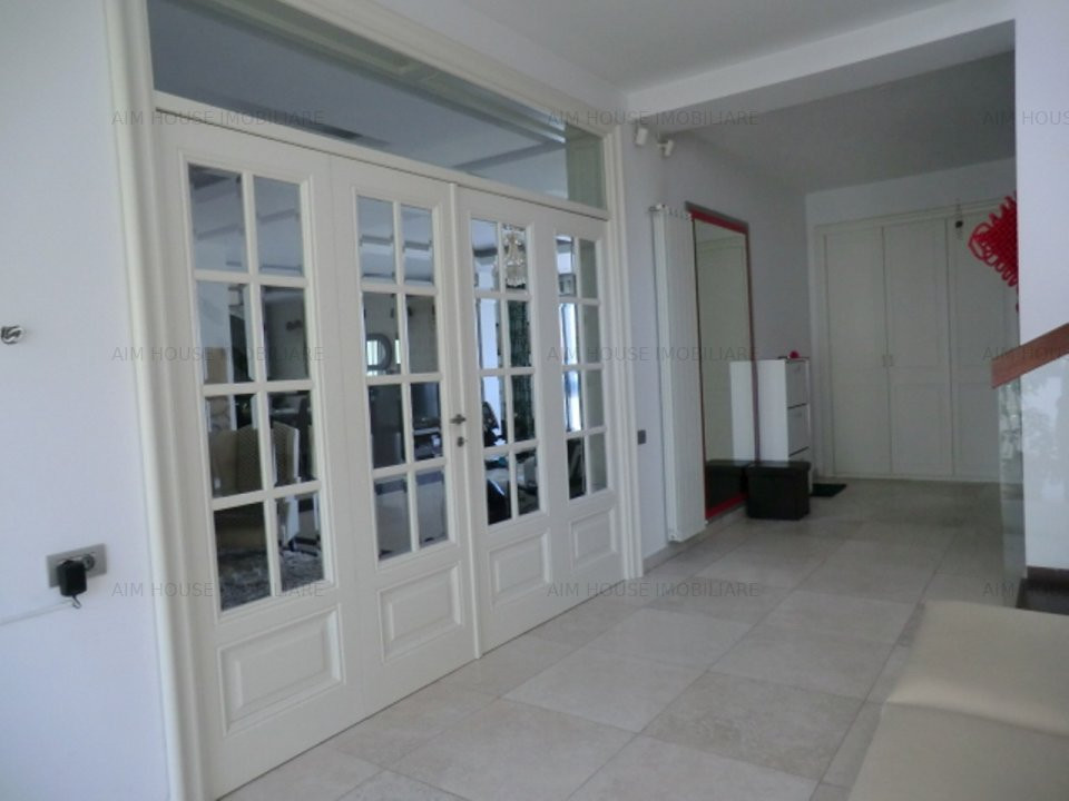 Vila 10 camere-2000mp teren-Straulesti-Restaurant Doi Cocosi.
