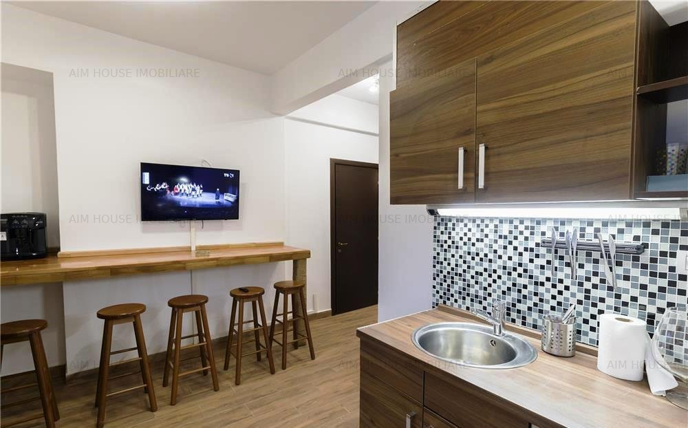 Regina Elisabeta-Calea Victoriei-Apartament 3 camere renovat.