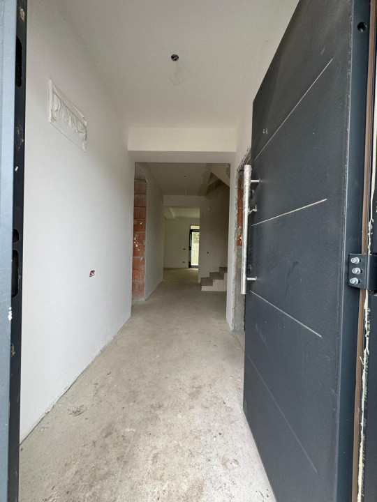Duplex P+E+M- 4 camere-3bai-Domnesti-curte-Parcare-0% Comision