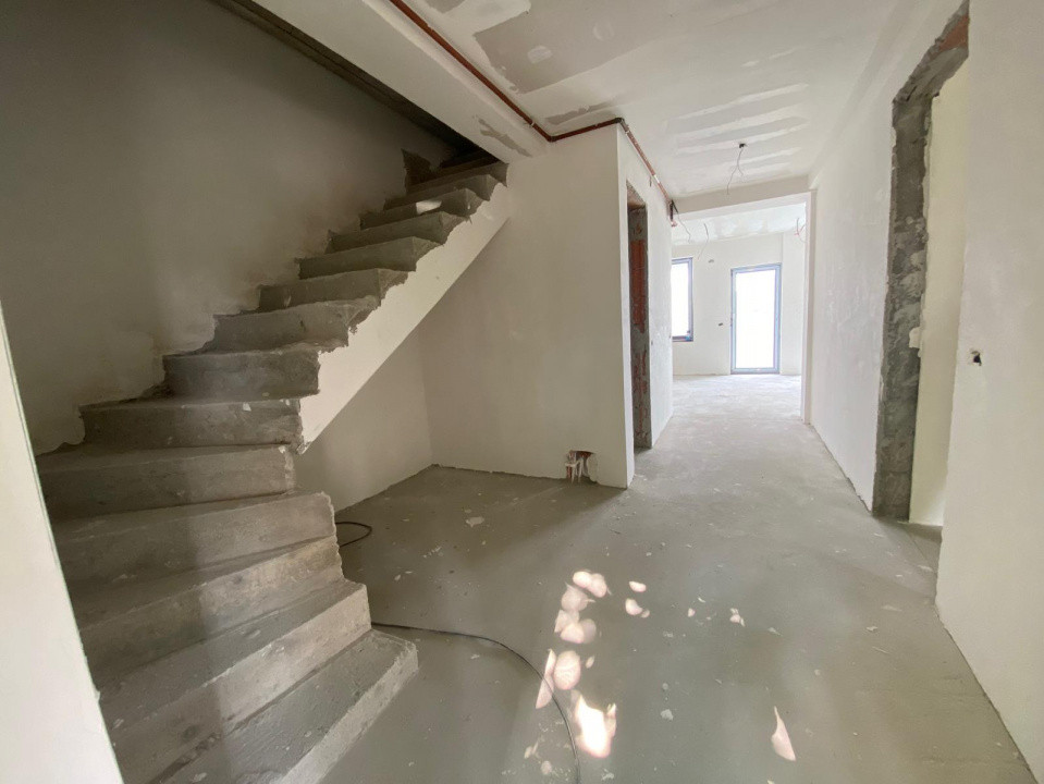 Direct dezvoltator – Duplex Pipera-Tunari, curte+P,5 cam.,4 bai, comision 0%!
