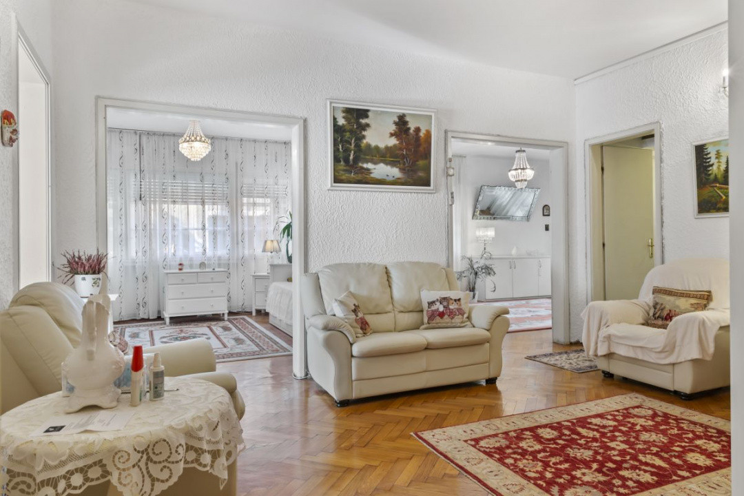 Apartament 4 camere, 117 mp,etaj 1, ultracentral – P-ța Sfinții Voievozi, ASE