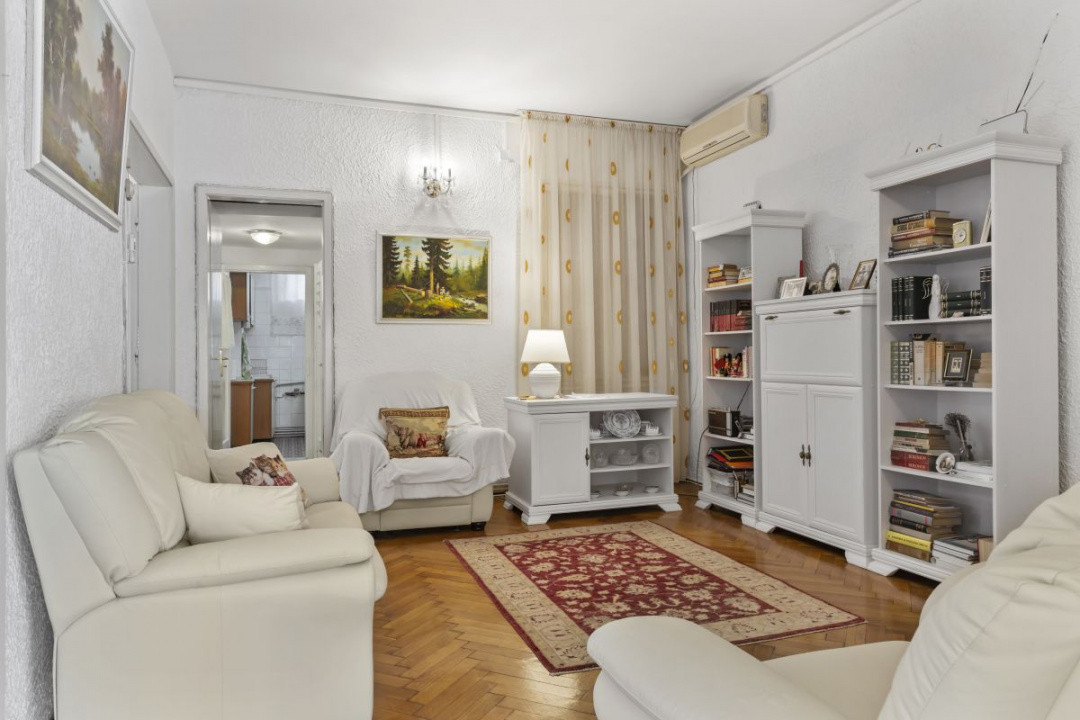 Apartament 4 camere, 117 mp,etaj 1, ultracentral – P-ța Sfinții Voievozi, ASE