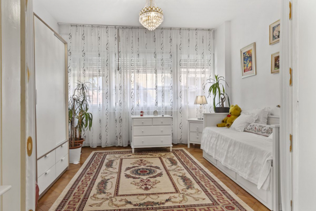Apartament 4 camere, 117 mp,etaj 1, ultracentral – P-ța Sfinții Voievozi, ASE