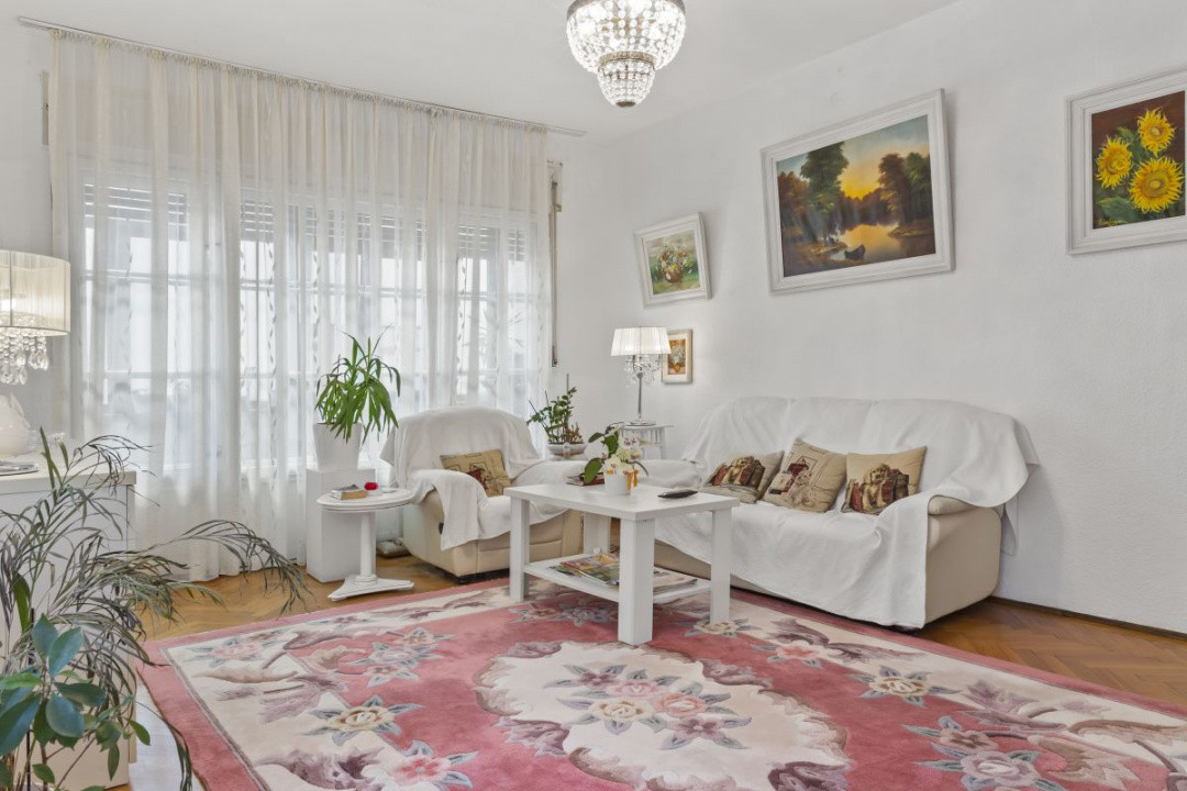 Apartament 4 camere, 117 mp,etaj 1, ultracentral – P-ța Sfinții Voievozi, ASE