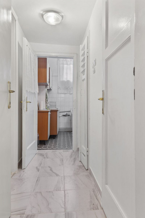 Apartament 4 camere, 117 mp,etaj 1, ultracentral – P-ța Sfinții Voievozi, ASE