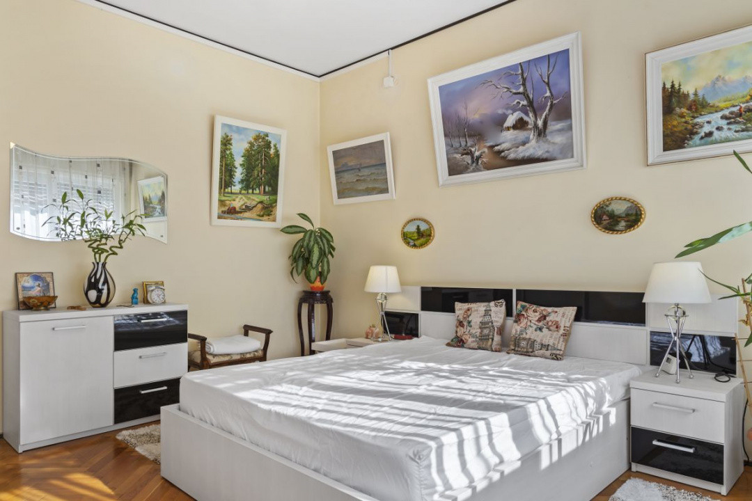 Apartament 4 camere, 117 mp,etaj 1, ultracentral – P-ța Sfinții Voievozi, ASE