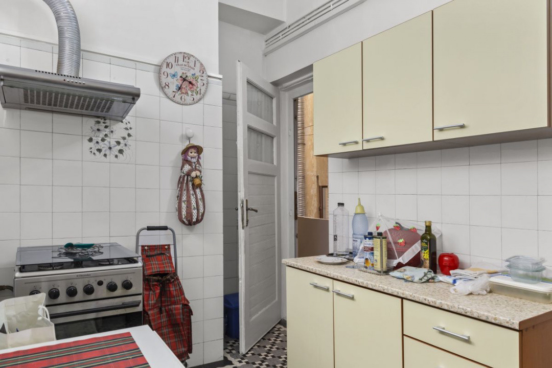 Apartament 4 camere, 117 mp,etaj 1, ultracentral – P-ța Sfinții Voievozi, ASE
