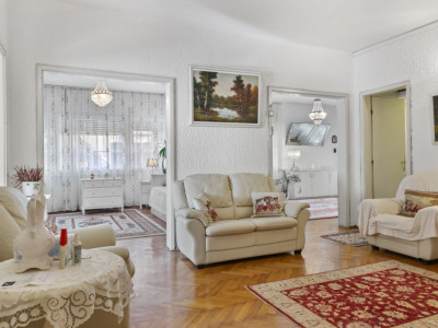 Apartament 4 camere, 117 mp,etaj 1, ultracentral – P-ța Sfinții Voievozi, ASE