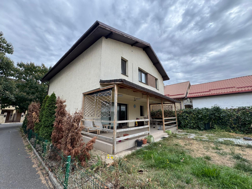 Vilă individuală 5 cam. de inchiriat, 165 mp, terasă 30 mp, parcare 4 mașini 